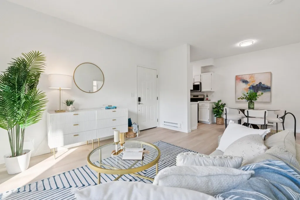 79 Lakeshore Ct, Richmond, California 94804 home-pic-8