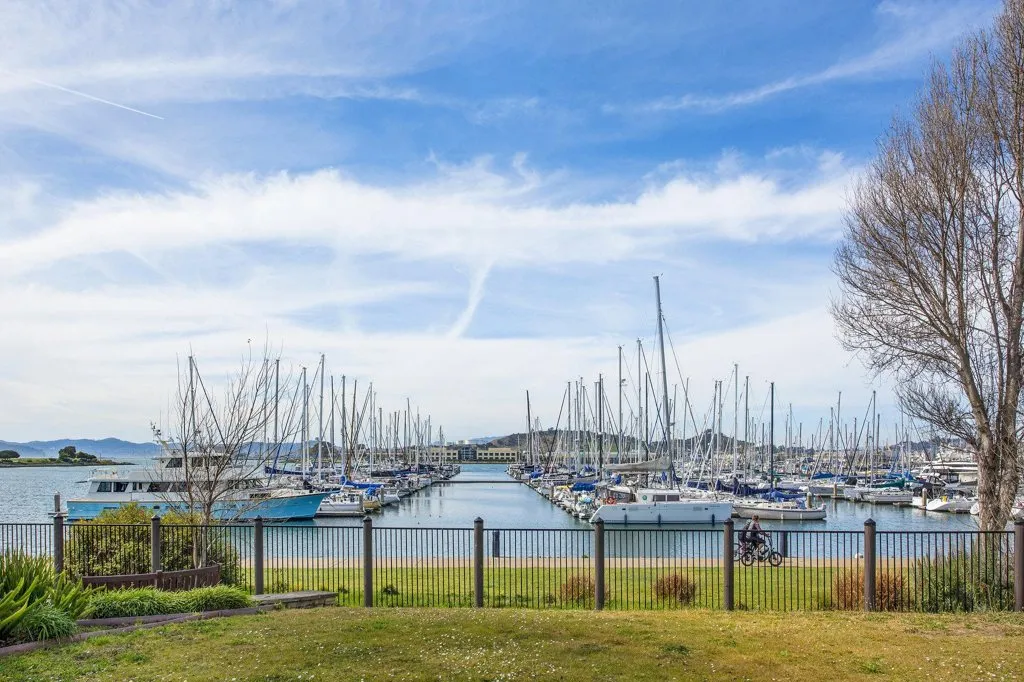79 Lakeshore Ct, Richmond, California 94804 home-pic-37