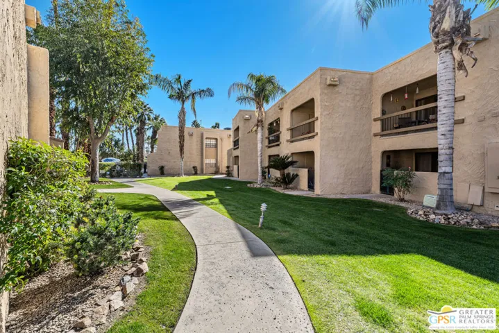 5300 E Waverly Drive H11, Palm Springs, California 92264