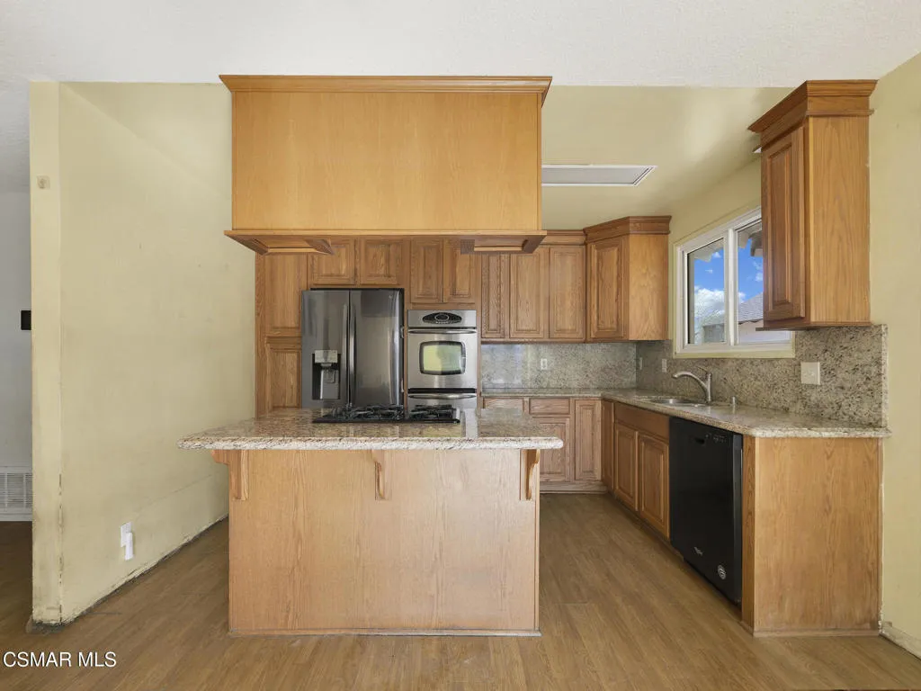 22726 Marlin Place, West Hills, California 91307 home-pic-4