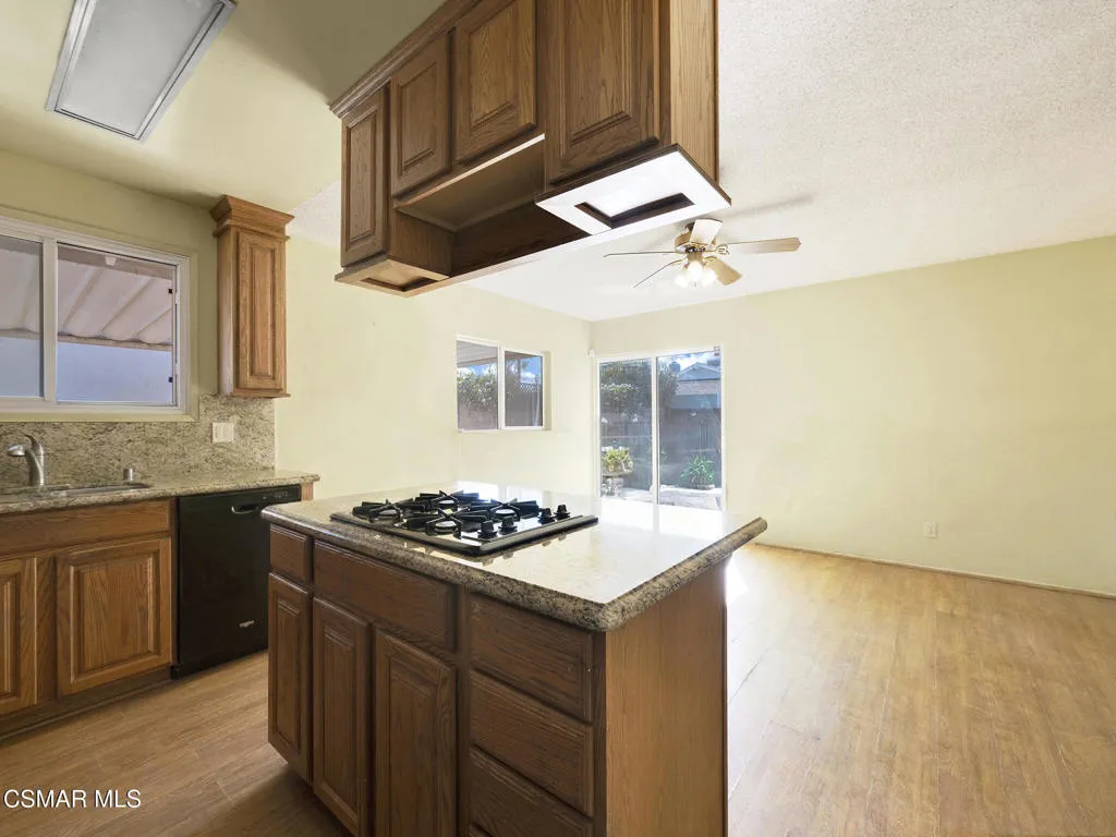 22726 Marlin Place, West Hills, California 91307 home-pic-7