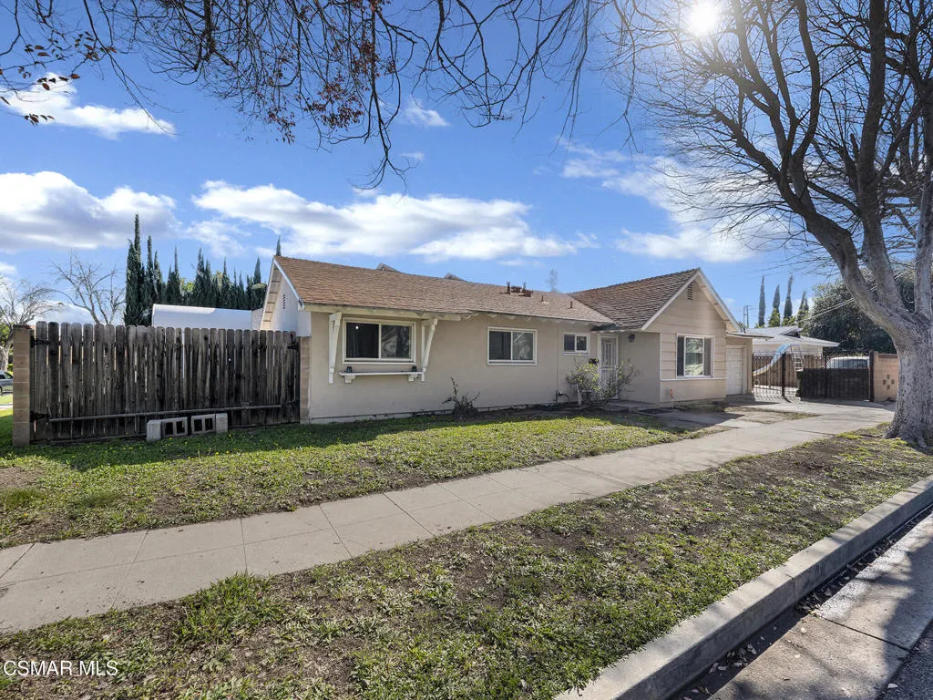 22726 Marlin Place, West Hills, California 91307 home-pic-23