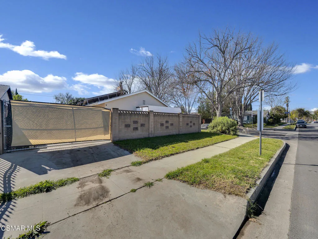 22726 Marlin Place, West Hills, California 91307 home-pic-22