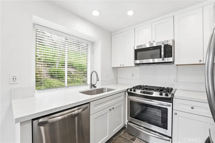 Kitchen - light and bright