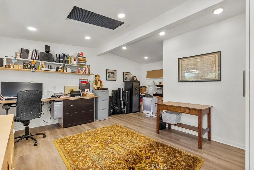 2871 Daisy Avenue, Long Beach, California 90806 home-pic-28