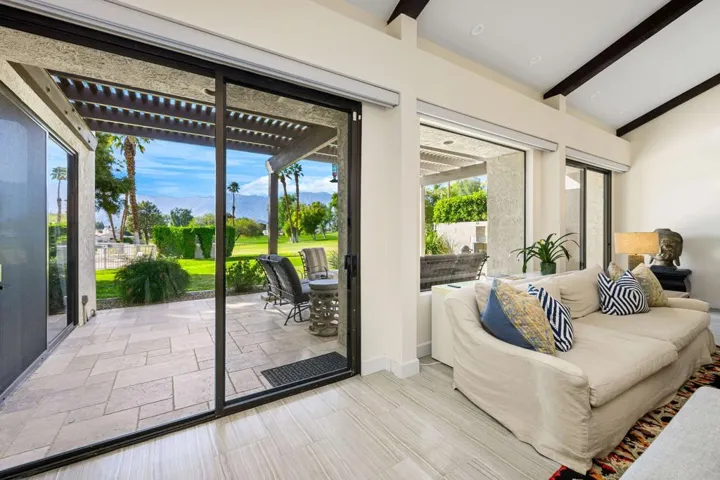 Sliding door to back patio