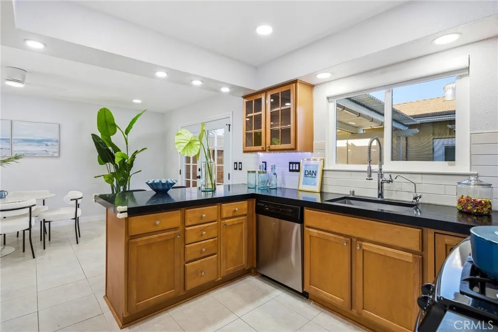 11912 Verbena Court, Fountain Valley, California 92708 home-pic-10