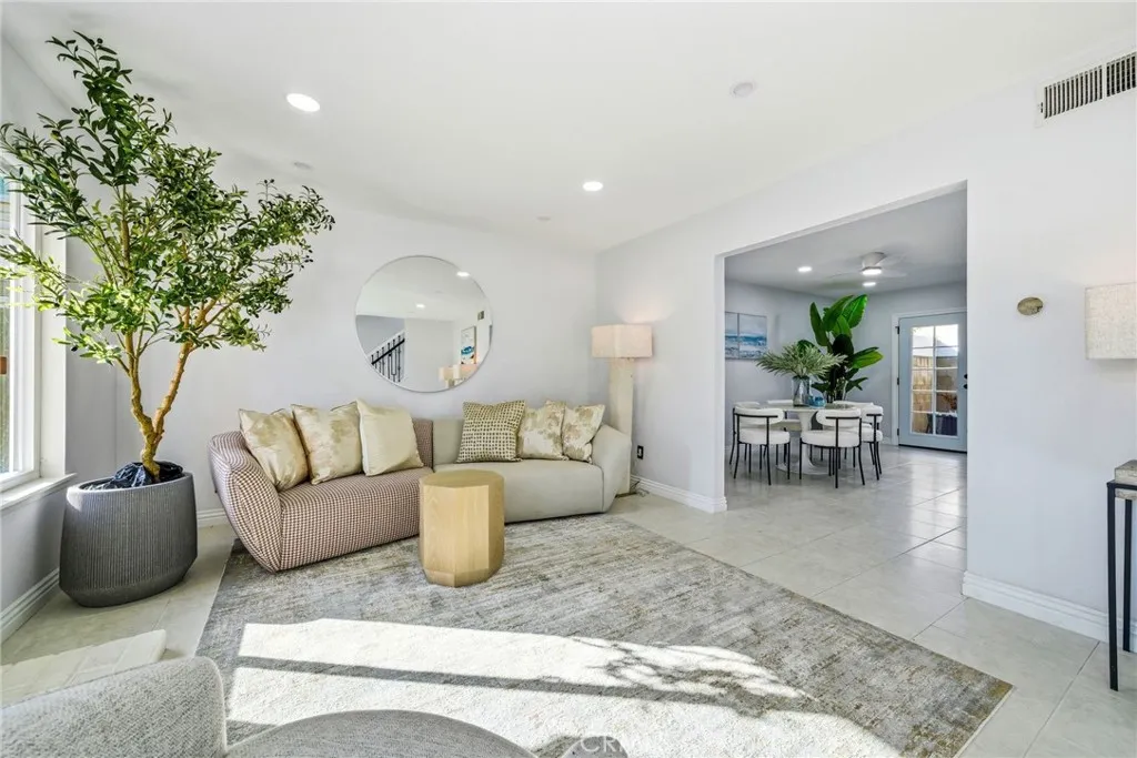 11912 Verbena Court, Fountain Valley, California 92708 home-pic-3