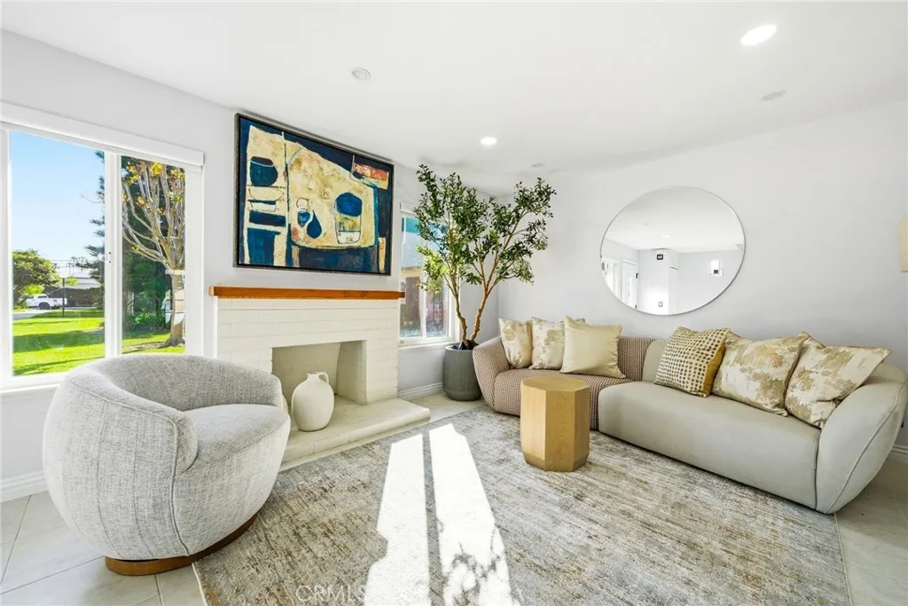 11912 Verbena Court, Fountain Valley, California 92708 home-pic-4