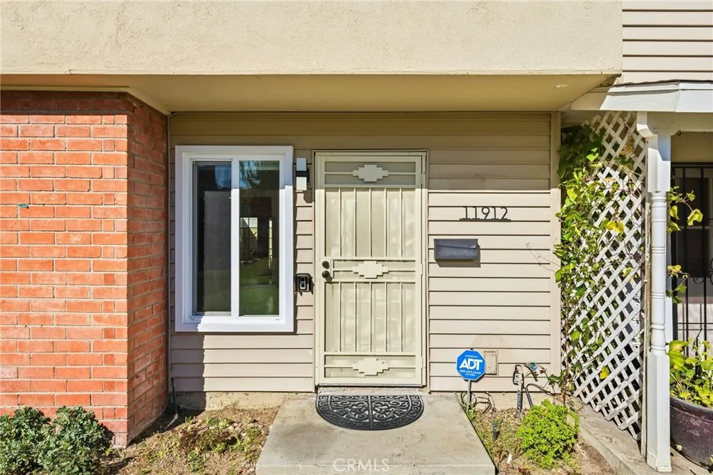 11912 Verbena Court, Fountain Valley, California 92708 home-pic-2