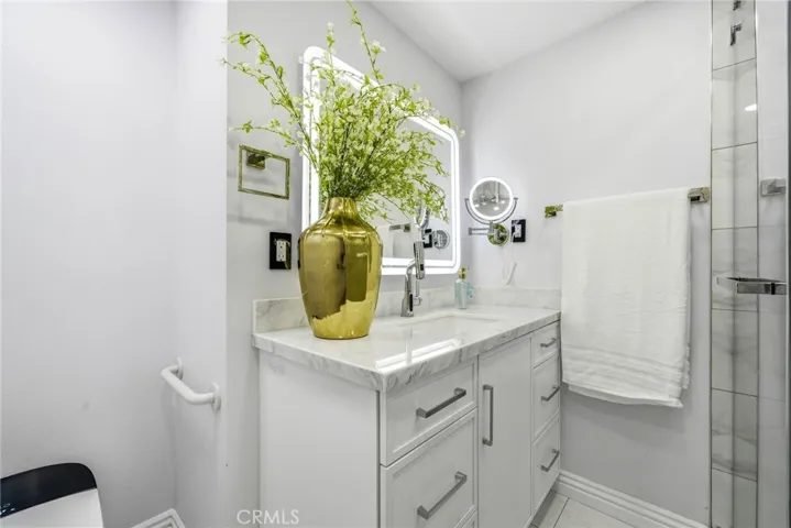 Master Bedroom On-Suite Bathroom Level