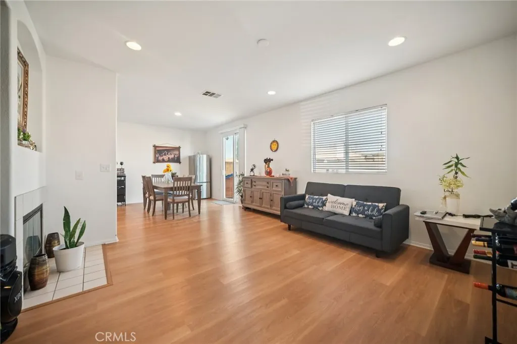 3817 E Avenue Q12, Palmdale, California 93550 home-pic-14