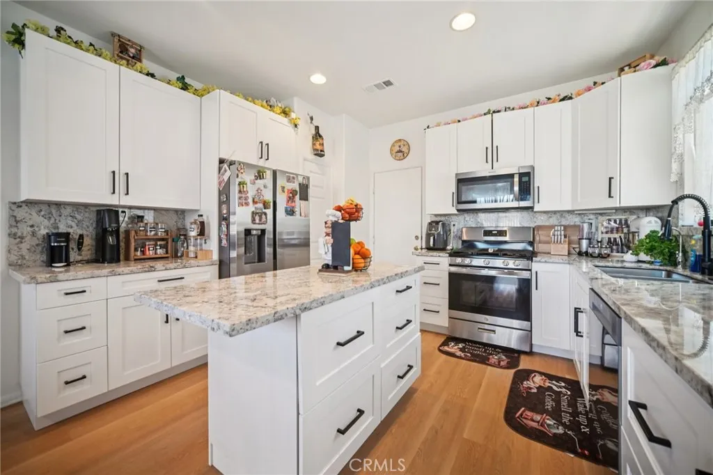 3817 E Avenue Q12, Palmdale, California 93550 home-pic-10