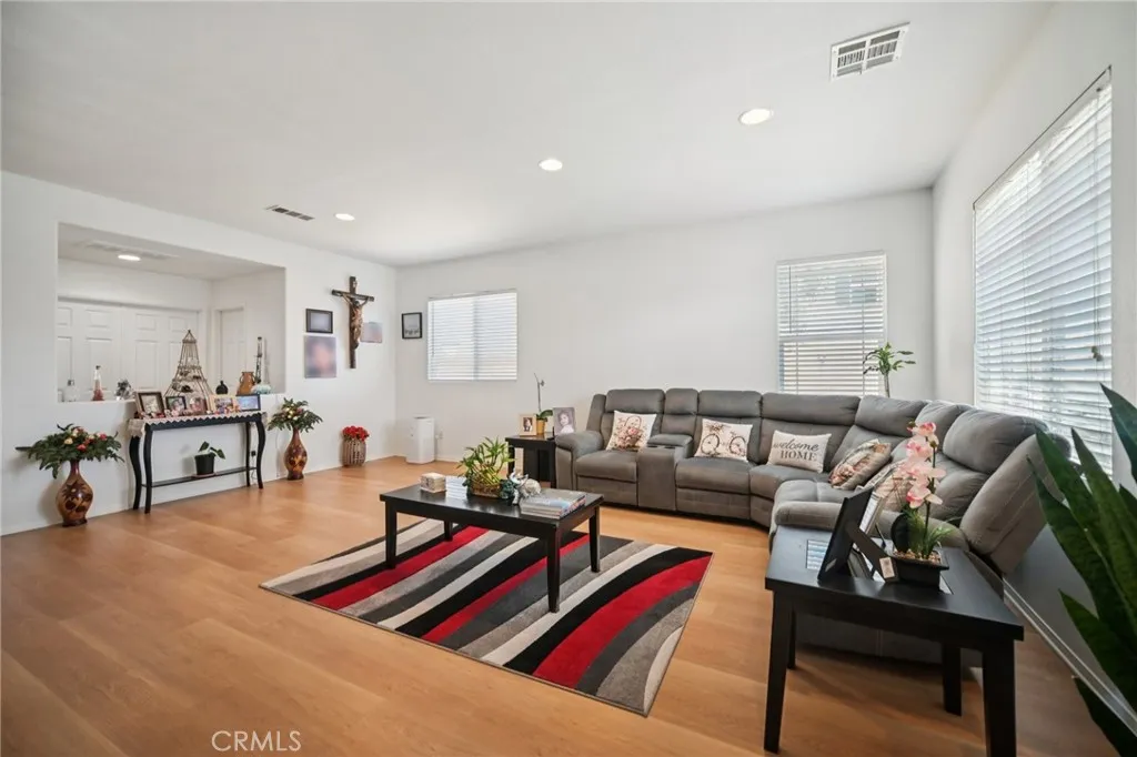 3817 E Avenue Q12, Palmdale, California 93550 home-pic-4