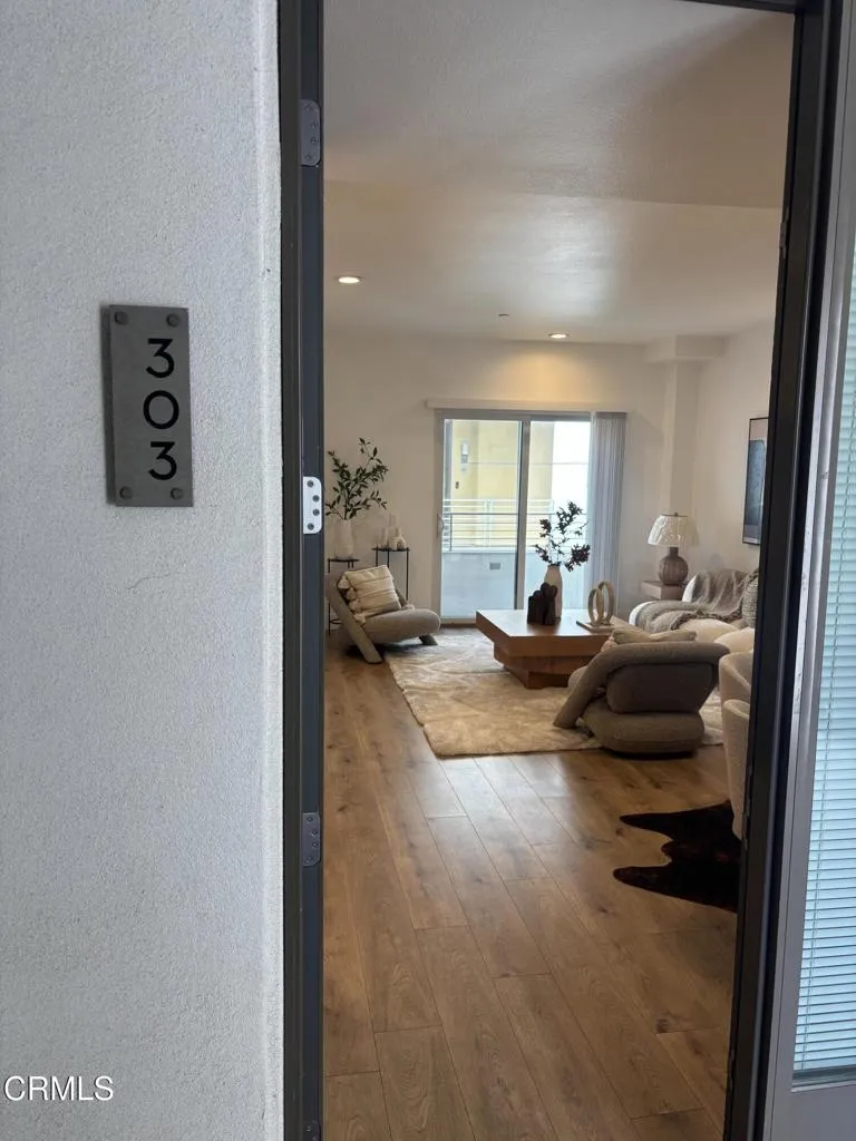 239 S Marengo Avenue 303, Pasadena, California 91101 home-pic-4