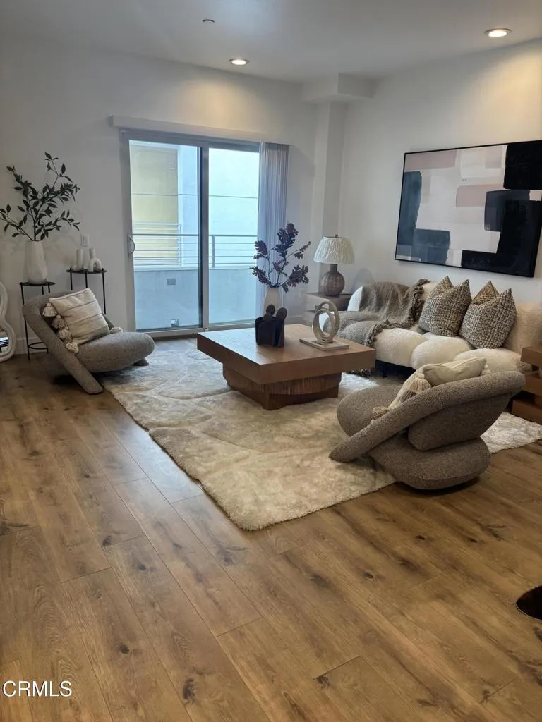 239 S Marengo Avenue 303, Pasadena, California 91101 home-pic-8