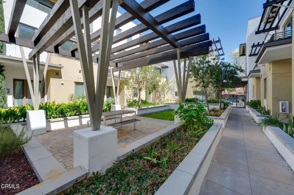 239 S Marengo Avenue 303, Pasadena, California 91101 home-pic-3