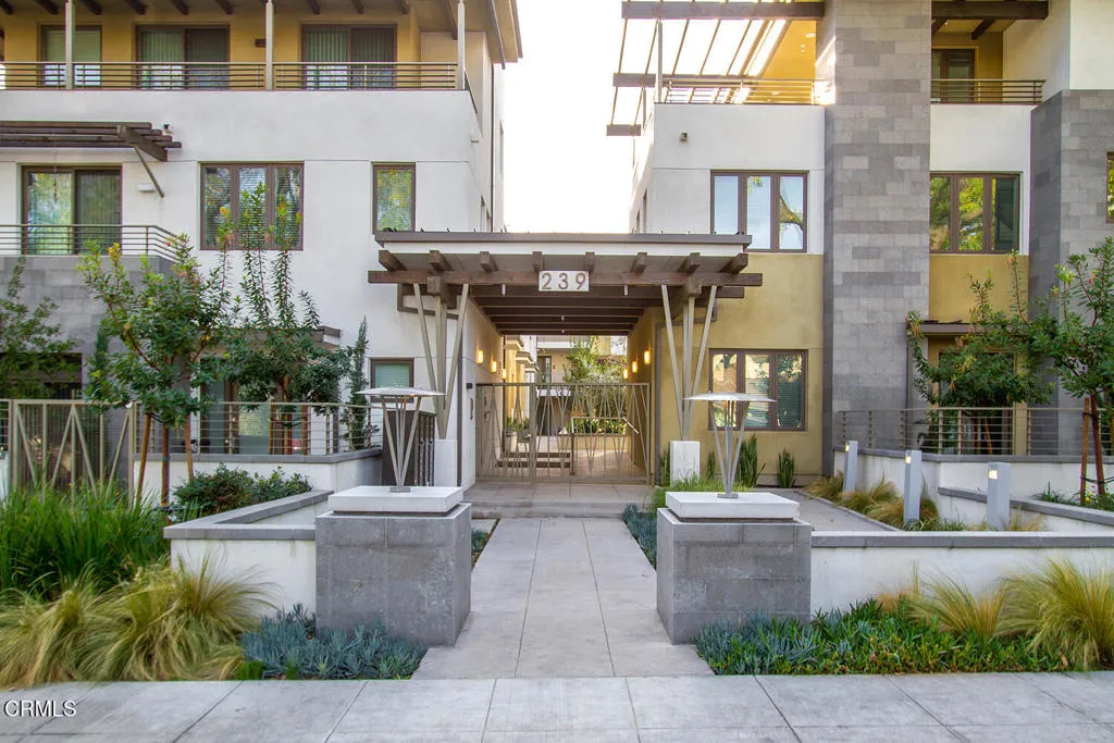 239 S Marengo Avenue 303, Pasadena, California 91101 home-pic-1