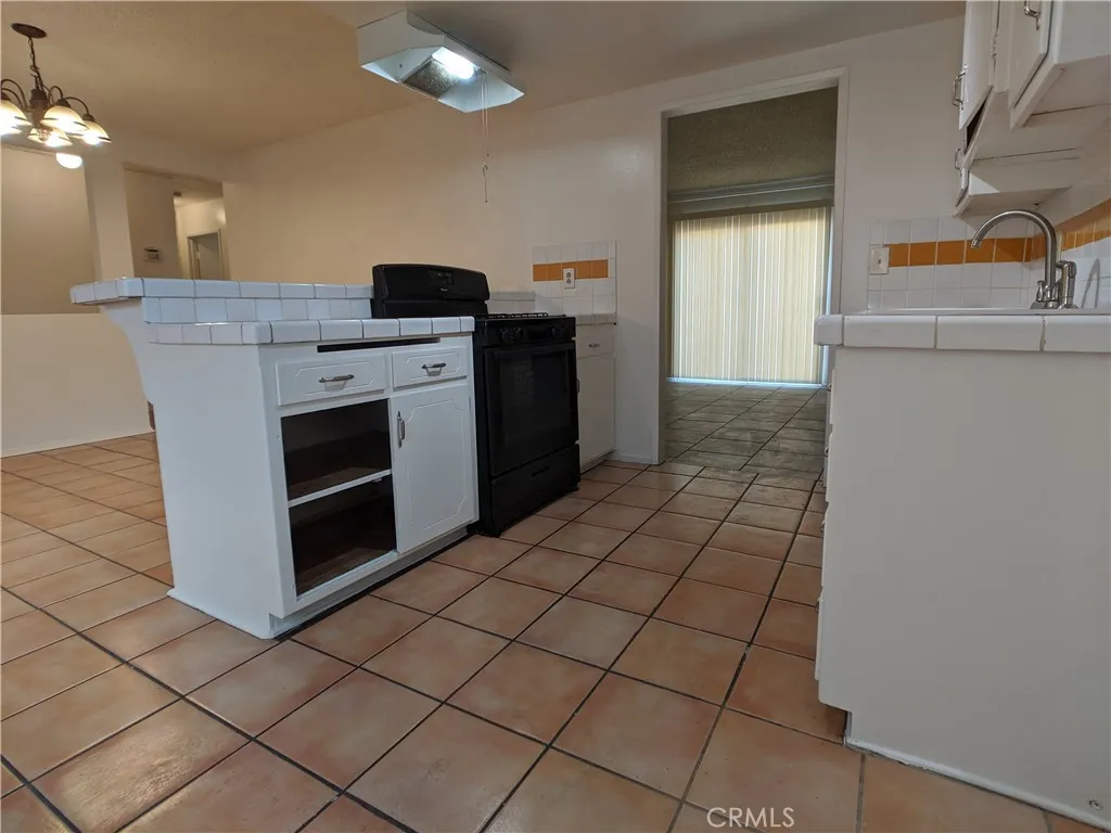 1560 W Ramona, Rialto, California 92376 home-pic-10