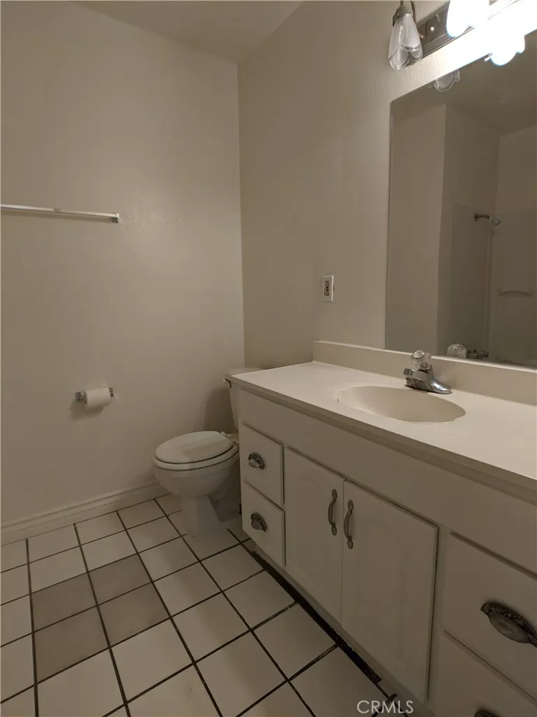 1560 W Ramona, Rialto, California 92376 home-pic-17