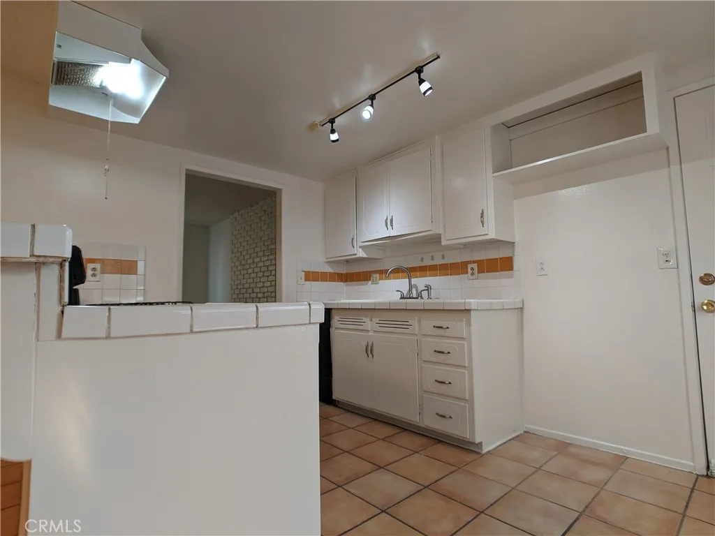 1560 W Ramona, Rialto, California 92376 home-pic-12