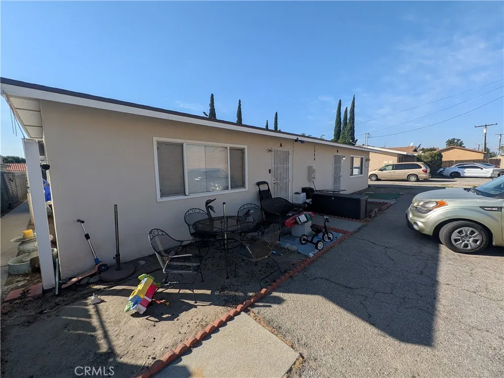 1560 W Ramona, Rialto, California 92376 home-pic-6