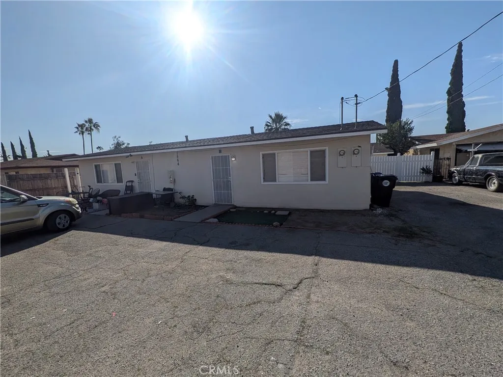 1560 W Ramona, Rialto, California 92376 home-pic-4