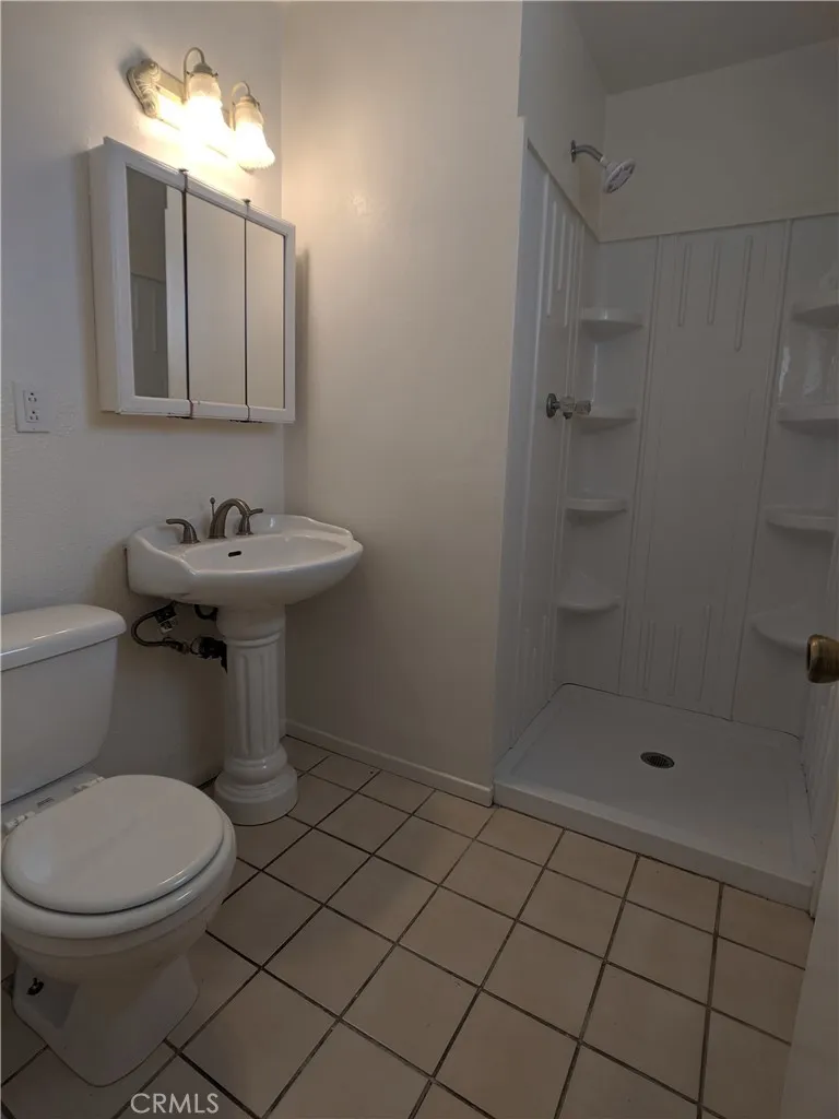 1560 W Ramona, Rialto, California 92376 home-pic-28