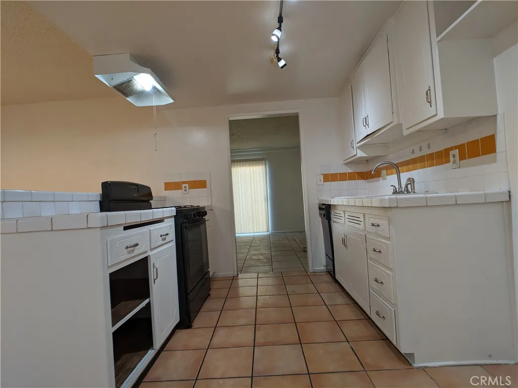 1560 W Ramona, Rialto, California 92376 home-pic-9