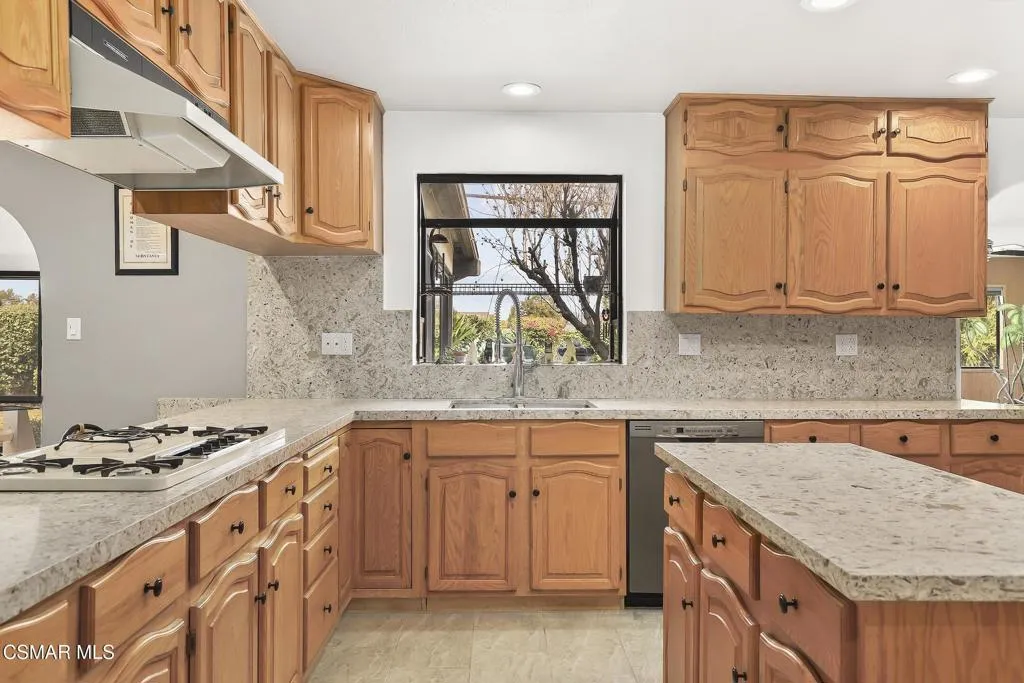 331 Triangle Street, Thousand Oaks, California 91360 home-pic-14