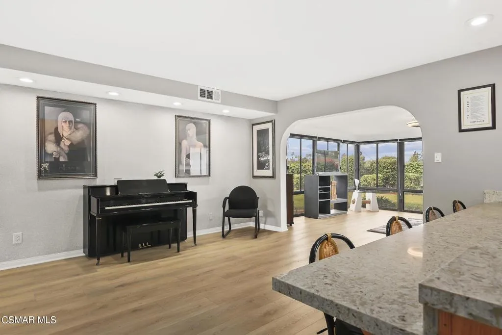 331 Triangle Street, Thousand Oaks, California 91360 home-pic-10