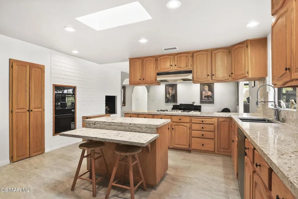 331 Triangle Street, Thousand Oaks, California 91360 home-pic-12