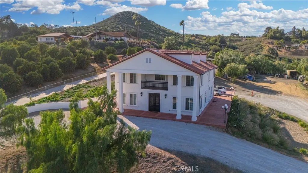 17423 Wicker Way, Riverside, California 92504 home-pic-3