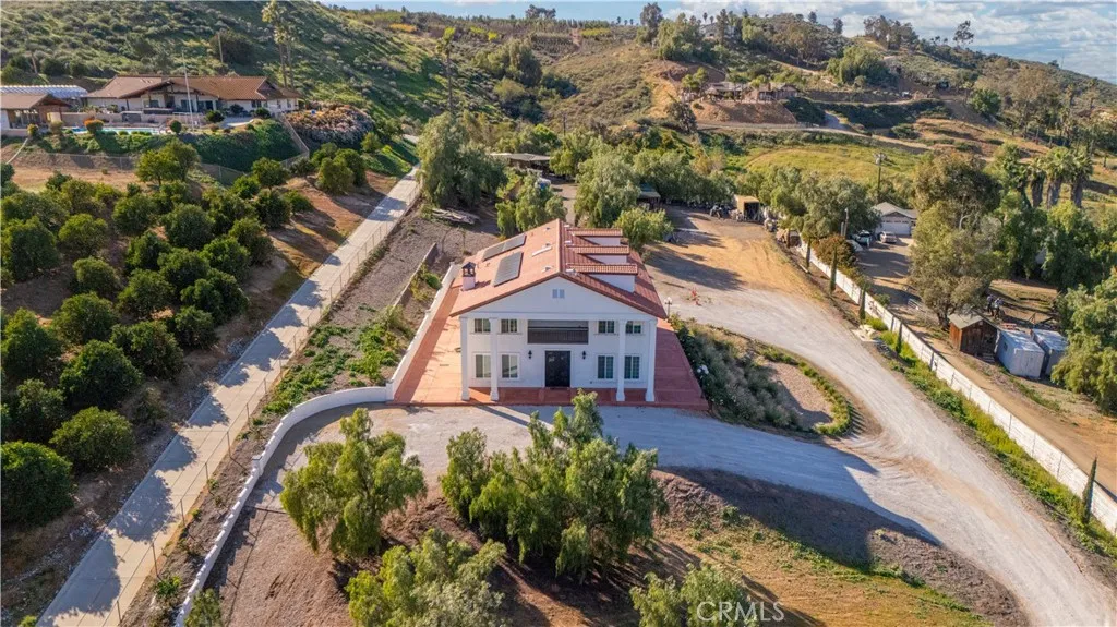 17423 Wicker Way, Riverside, California 92504 home-pic-4