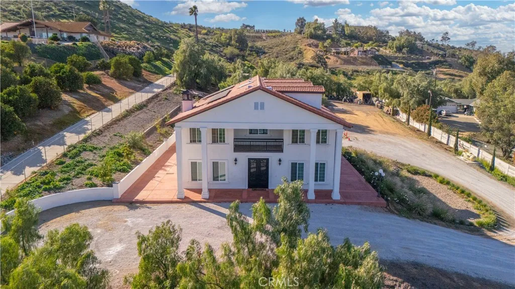 17423 Wicker Way, Riverside, California 92504 home-pic-1
