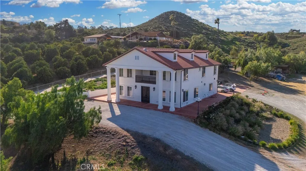 17423 Wicker Way, Riverside, California 92504 home-pic-2