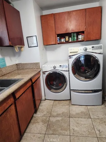 2nd unit kitchen with laundr