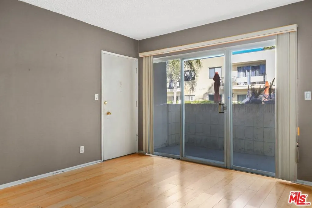 1233 N Laurel Avenue 103, West Hollywood, California 90046 home-pic-5