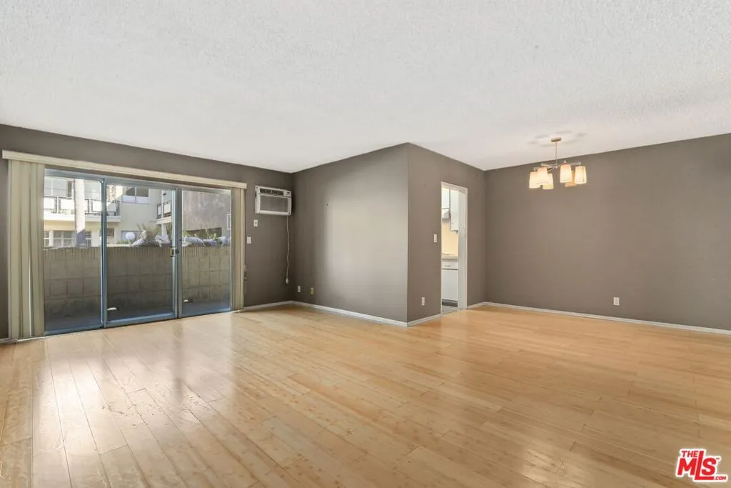 1233 N Laurel Avenue 103, West Hollywood, California 90046 home-pic-4