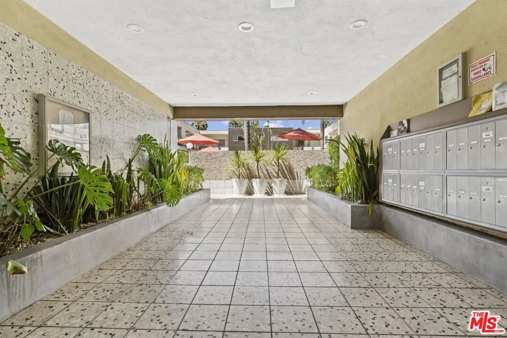 1233 N Laurel Avenue 103, West Hollywood, California 90046 home-pic-21