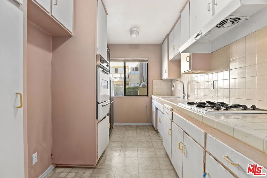 1233 N Laurel Avenue 103, West Hollywood, California 90046 home-pic-11