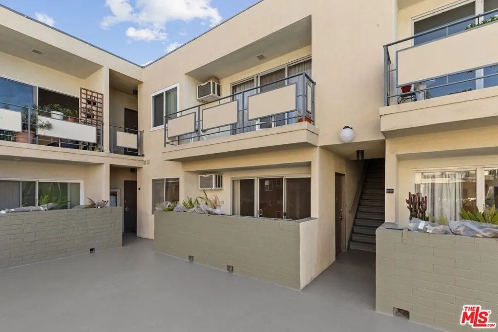 1233 N Laurel Avenue 103, West Hollywood, California 90046 home-pic-26