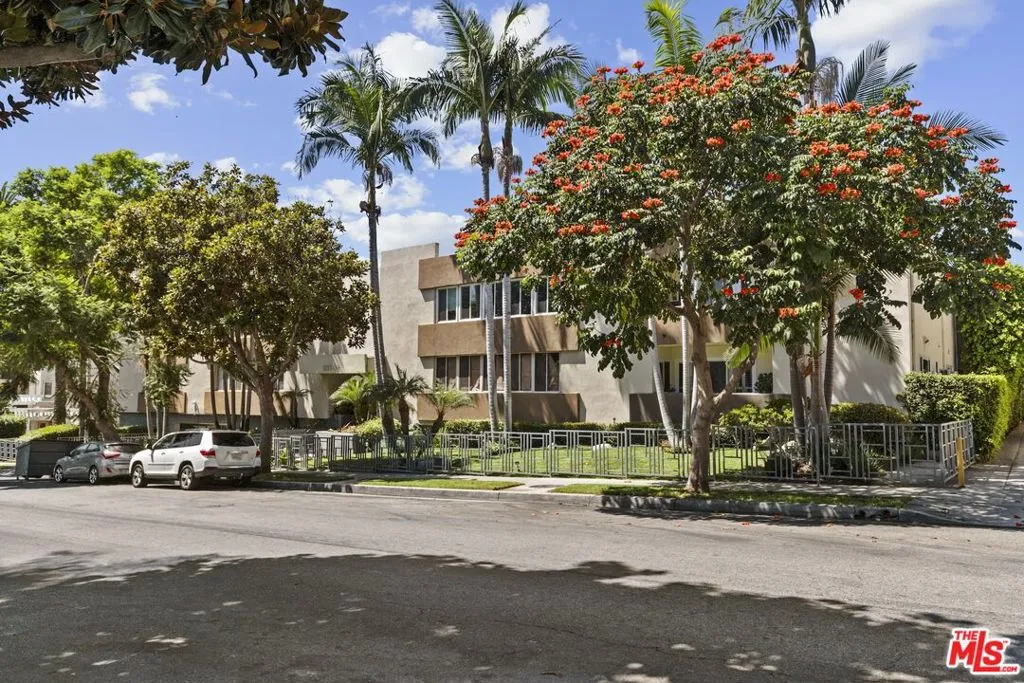 1233 N Laurel Avenue 103, West Hollywood, California 90046 home-pic-1