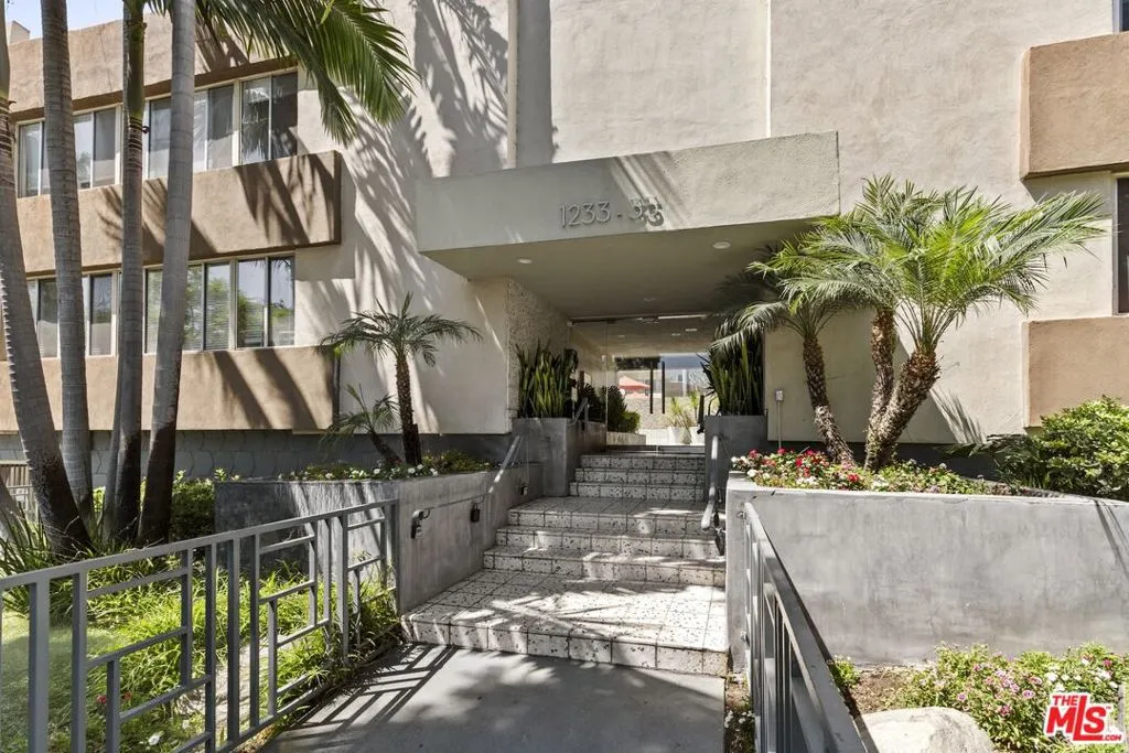1233 N Laurel Avenue 103, West Hollywood, California 90046 home-pic-2