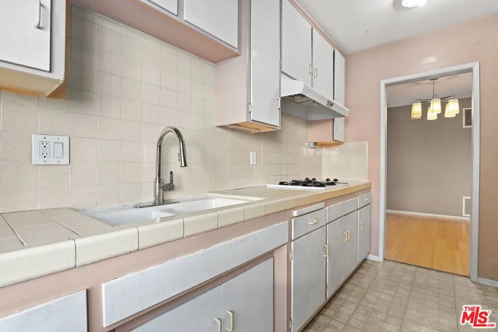1233 N Laurel Avenue 103, West Hollywood, California 90046 home-pic-12