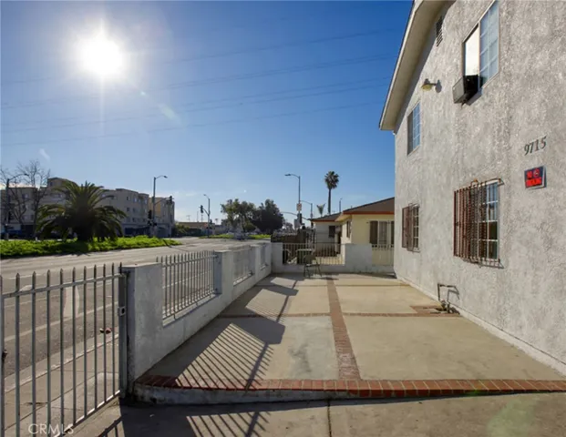 9715 S Broadway, Los Angeles, California 90003