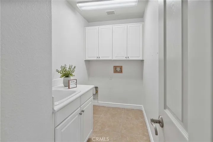 28229 Shirley, Saugus, California 91350