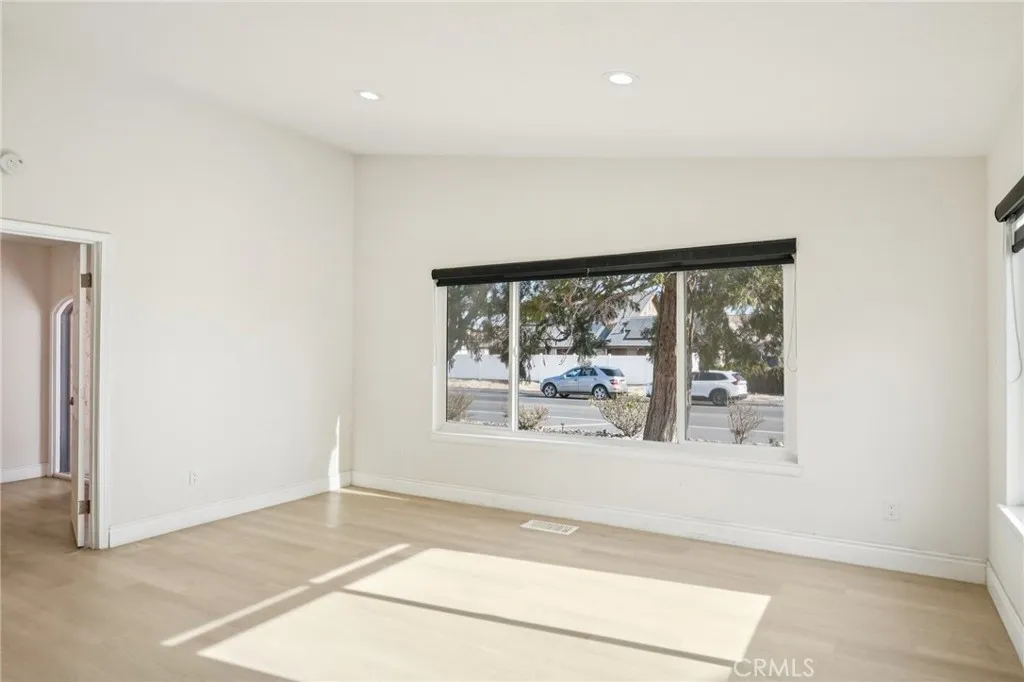 14000 Spring Valley Parkway, Victorville, California 92395 home-pic-13