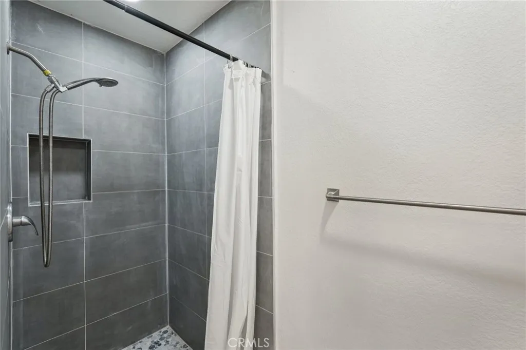 14000 Spring Valley Parkway, Victorville, California 92395 home-pic-16