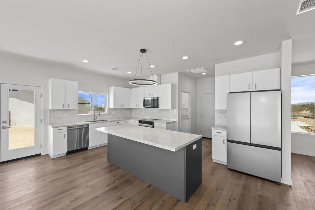 7082 Avalon Avenue, Yucca Valley, California 92284 home-pic-7